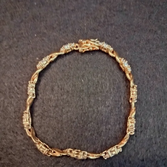 Elegant Gold and Silver Women's Bracelet - Picture 3 of 7